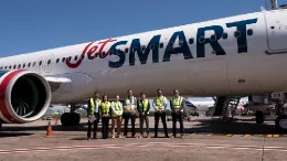 Representantes de ProFlight Academy y JetSMART Airlines tras la firma del acuerdo de colaboracin. Foto: ProFlight Academy