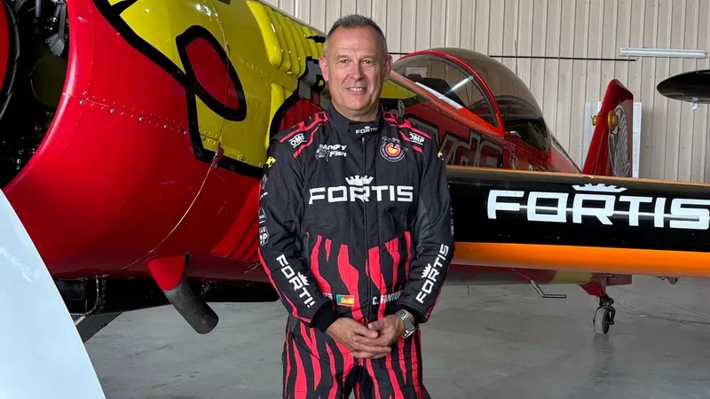 Cstor Fantoba, piloto acrobtico espaol campeon de Espaa de Ilimitado en 2025.