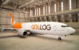 Boeing 737, matrcula PS-GFI, con la nueva presentacin de Gollog. 