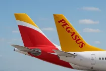 Ilustracin con dos parte de avin de Iberia y la aerolnea turca Pegasus Airlines. Foto: Iberia