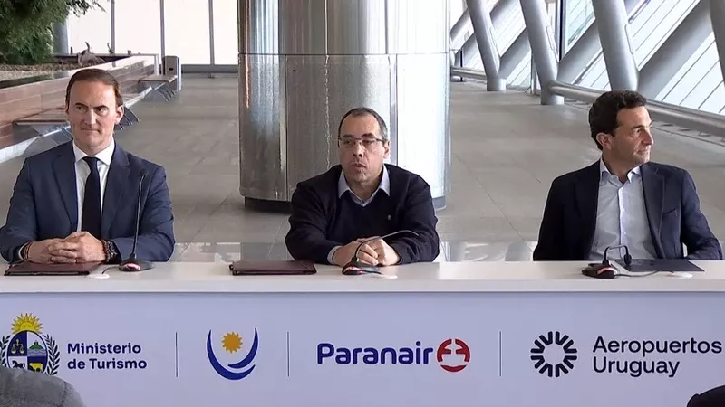 Mesa de la presentación de la nueva ruta Montevideo–Rivera. Mesa de la presentación de la nueva ruta Montevideo–Rivera.