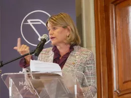 Marta Lestau, Directora de Seguridad de Vuelo de la Agencia Estatal de Seguridad Area (AESA) durante su intervencin el evento SBAE 2025. Foto: Diego Gmez