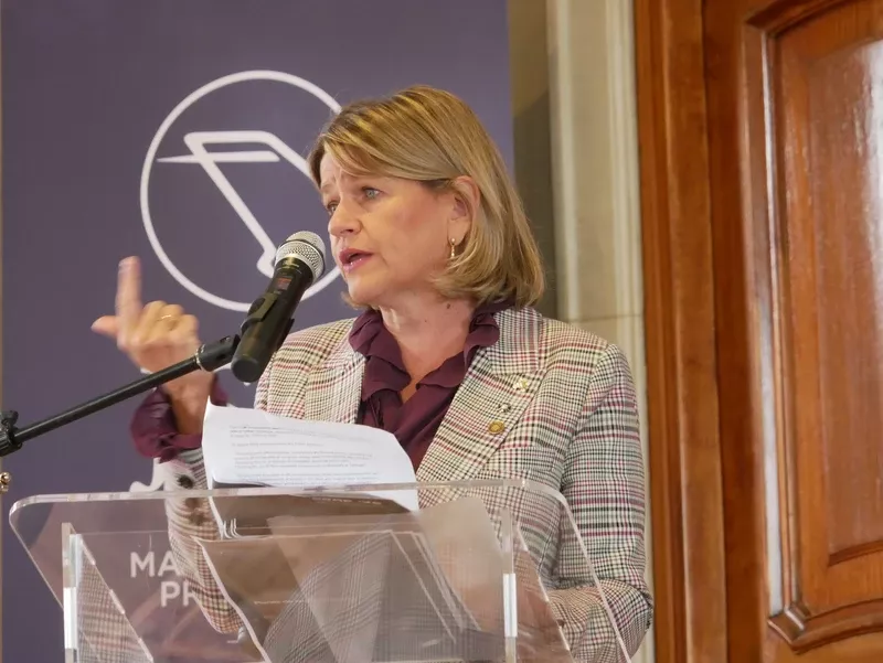 Marta Lestau, Directora de Seguridad de Vuelo de la Agencia Estatal de Seguridad Area (AESA) durante su intervencin el evento SBAE 2025. Foto: Diego Gmez