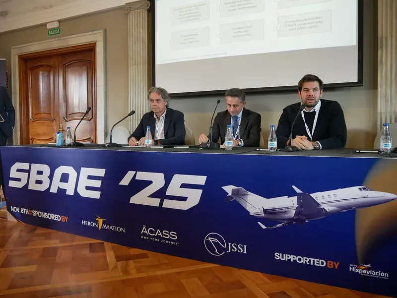 Mesa redonda del evento SBAE 2025 sobre la tem�tica �Regulaci�n y fiscalidad en la aviaci�n de negocios europea�, participada por: Presidente e Internacional de SBAE 2025 Consultor, y participado por: Sven Wassmer, Jefe del Departamento de Baja Aviaci�n en Monereo Meyer Abogados; R�man Kok, director de Asuntos P�blicos y Comunicaciones EBAA; Luis Soto, Socio del Grupo Fiscal en Watson Farley & Williams (WFW). Foto: Diego G�mez