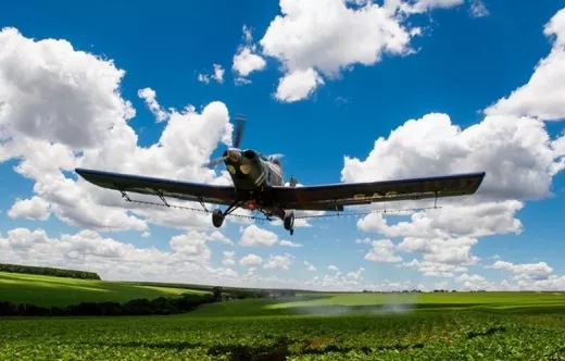 Embraer Ipanema EMB 203 en vuelo.