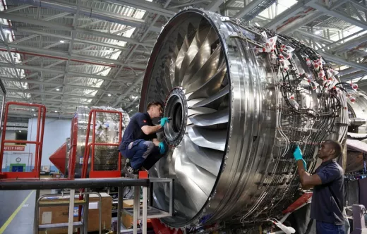 Motor de avin durante una labor de mantenimiento. Foto: Emirates Engineering