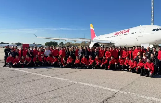 Foto de grupo de los estudiantes de formacin profesional que comienzan sus prcticas en Iberia Mantenimiento. Foto: Iberia