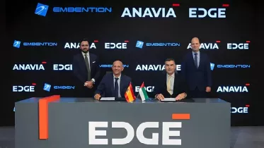 Representantes de Anavia y Embentin tras firma del memorndum de entendimiento durante el Dubai Airshow 2025. Foto: Embention