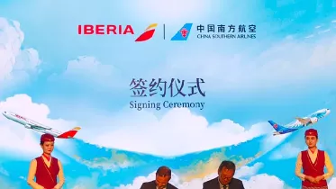 Momento de la firma del acuerdo de cdigo compartido entre Iberia y China Southern. Foto: Iberia