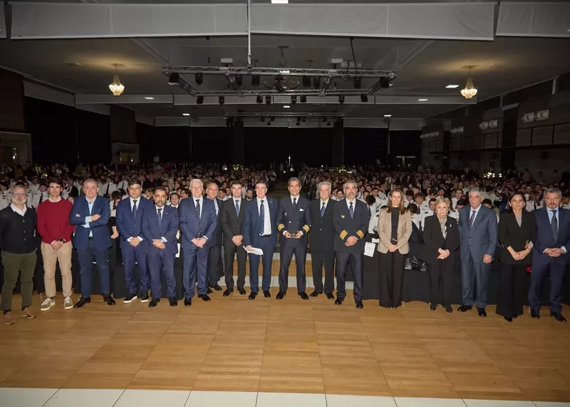 Foto de grupo tras la graduación de los nuevos pilotos de aviones, helicópteros y drones de European Flyers. Foto: European Flyers Foto de grupo tras la graduación de los nuevos pilotos de aviones, helicópteros y drones de European Flyers. Foto: European Flyers