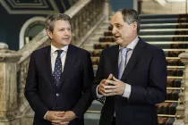 José Antonio Santano, secretario de Estado de Transportes y Movilidad Sostenible y Enrique Maurer (derecha), director general de Enaire. Foto: Enaire