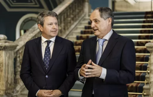 José Antonio Santano, secretario de Estado de Transportes y Movilidad Sostenible y Enrique Maurer (derecha), director general de Enaire. Foto: Enaire