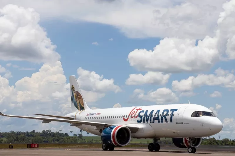 Aeronave de JetSMART en tierra.