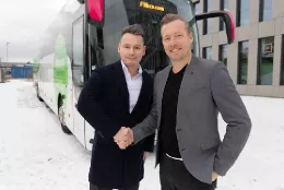 Tobias St�ber, consejero delegado de Flibco (izquierda) and Andr� Schw�mmlein, consejero delegado de Flix (derecha). Foto: Robert Gongoll