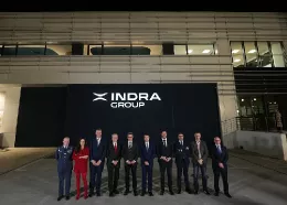 El acto de inauguraci�n reuni� al presidente ejecutivo de Indra Group, �ngel Escribano, y al consejero delegado del grupo, Jos� Vicente de los Mozos, junto al consejero delegado de Clue Technologies, Ignacio Fern�ndez Montes. Tambi�n asistieron el alcalde de M�laga, Francisco de la Torre, y el consejero de Industria, Energ�a y Minas de la Junta de Andaluc�a, Jorge Paradela, entre otras autoridades. Foto: Indra