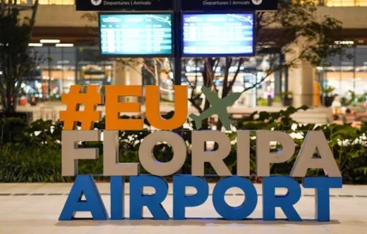 Cartel del Aeropuerto Internacional Herc�lio Luz (FLN), conocido como Floripa Airport, principal aeropuerto que sirve a Florian�polis y a la regi�n sur del estado de Santa Catarina, Brasil.