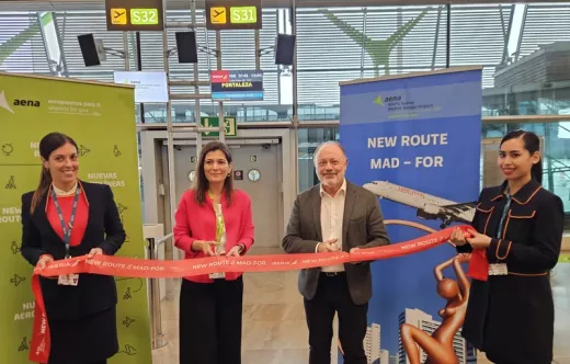  Corte de cinta en la inauguraci�n de la ruta Madrid-Fortaleza.