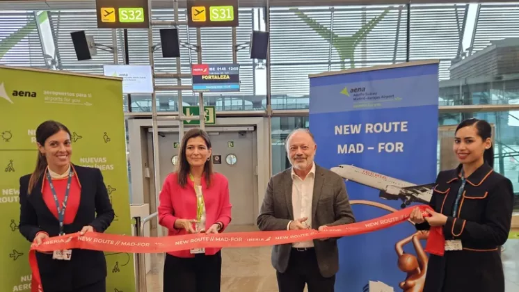  Corte de cinta en la inauguraci�n de la ruta Madrid-Fortaleza.