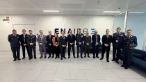Foto de familia de la visita del JEMA, con el general Francisco Braco Carbo y el director general de Enaire, Enrique Maurer. Foto: Enaire