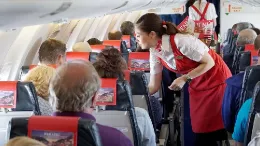 Tripulates de cabina de pasajeros en un avi�n de  Air Nostrum. Foto: Air Nostrum