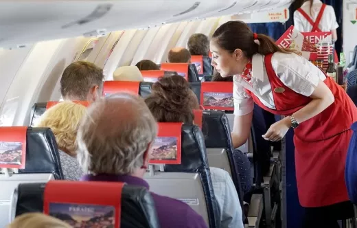 Tripulates de cabina de pasajeros en un avi�n de  Air Nostrum. Foto: Air Nostrum