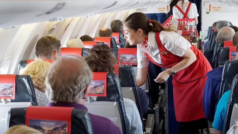 Tripulates de cabina de pasajeros en un avi�n de  Air Nostrum. Foto: Air Nostrum