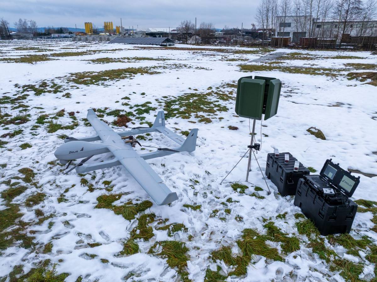 UAV VTOL de ala fija ZEUS de Ekolot Aerospace & Defense.