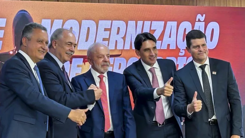 El acto de presentación contó con la presencia del presidente de la República Federativa de Brasil, Luiz Inácio Lula da Silva; Rui Costa, ministro jefe de la Casa Civil de Brasil; Aloizio Mercadante, presidente del BNDES; y Sílvio Costa Filho, ministro de Puertos y Aeropuertos de Brasil; junto a Santiago Yus, director presidente de Aena Brasil. El acto de presentación contó con la presencia del presidente de la República Federativa de Brasil, Luiz Inácio Lula da Silva; Rui Costa, ministro jefe de la Casa Civil de Brasil; Aloizio Mercadante, presidente del BNDES; y Sílvio Costa Filho, ministro de Puertos y Aeropuertos de Brasil; junto a Santiago Yus, director presidente de Aena Brasil.