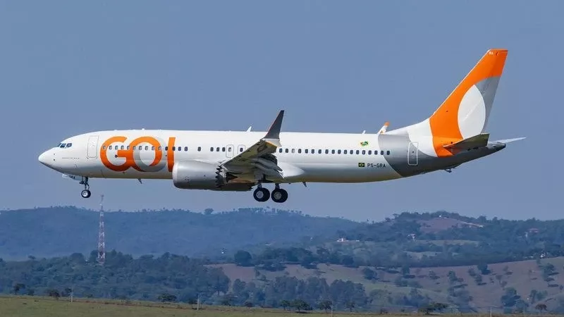Avión de GOL Linhas Aéreas en vuelo. Avión de GOL Linhas Aéreas en vuelo.