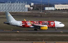 El A320 matr�cula EC-LUO rodando por el aeropuerto de Madrid-Barajas. Foto: Julio Maiz Gut�errez