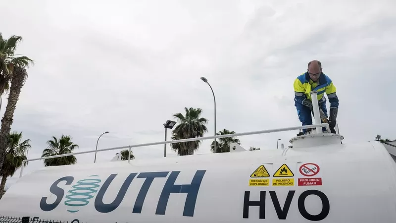 Veh�culo de abastecimiento de biocombustible HVO de South Europe Ground Services. Foto: South