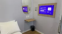 Interior de una de las cabinas de descanso para pasajeros del Aeropuerto de Belo Horizonte en colaboraci�n con Siesta Box.