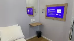 Interior de una de las cabinas de descanso para pasajeros del Aeropuerto de Belo Horizonte en colaboraci�n con Siesta Box.