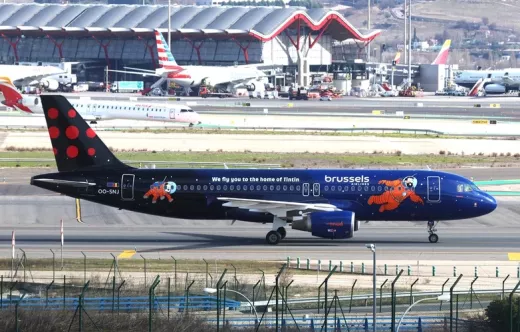 El A320 matr�cula 00-SNJ rodando por el aeropuerto de Madrid-Barajas. Foto: Julio Maiz Gut�errez