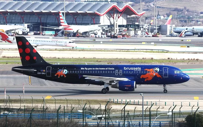 El A320 matr�cula 00-SNJ rodando por el aeropuerto de Madrid-Barajas. Foto: Julio Maiz Gut�errez