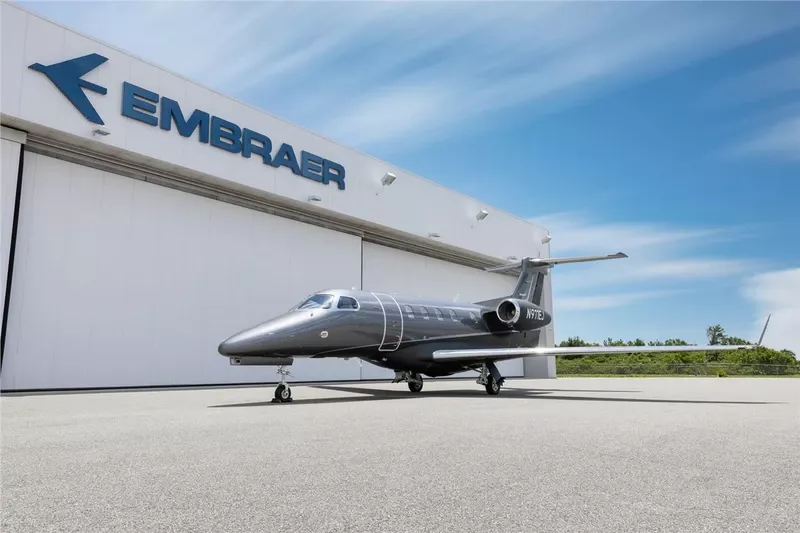 “Phenom 300,” el reactor ejecutivo más vendido. “Phenom 300,” el reactor ejecutivo más vendido.