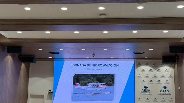 Una de las ponencias de la Jornada T�cnica �Presente y Futuro de la Hidroaviaci�n�. Foto: FAM