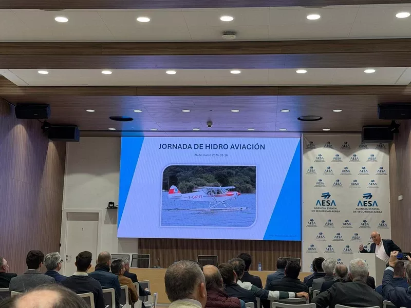 Una de las ponencias de la Jornada T�cnica �Presente y Futuro de la Hidroaviaci�n�. Foto: FAM