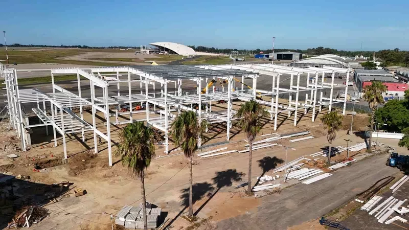 Avances de su nueva terminal log�stica en el Aeropuerto de Carrasco �Latin America Cargo City�. 