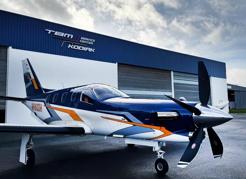 Este es uno de los seis TBM 980 que han llegado a EE. UU. desde el lanzamiento de la nueva versi�n TBM el 15 de enero. Se utilizar� como avi�n de demostraci�n de Daher Aircraft, con base en las instalaciones de la compa��a en Pompano Beach, Florida. Foto: Daher