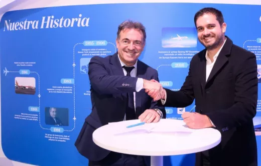 Momento de la firma del acuerdo de c�digo compartido entre Air Europa y SKY Airline. Foto: Air Europa
