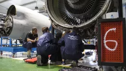 Alumnos de Aviation Group en sus instalaciones. Foto: Aviation Group