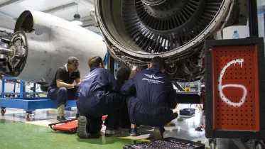 Alumnos de Aviation Group en sus instalaciones. Foto: Aviation Group