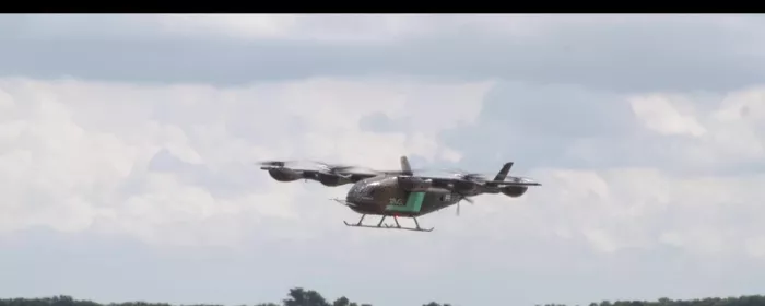 Prototipo de eVTOL a escala real del eVTOL de Eve Air Mobility en vuelo. Foto: Eve Air Mobility