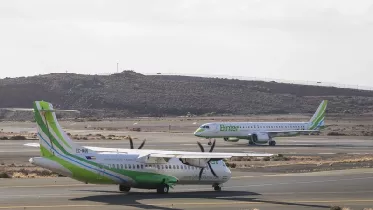 Aviones de Binter en el aeropuerto. Foto: Binter