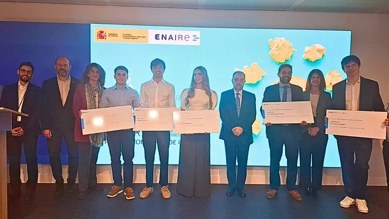 Los cinco premiados del Concurso de Ideas de Negocio de ENAIRE-CRIDA. Foto: Enaire Los cinco premiados del Concurso de Ideas de Negocio de ENAIRE-CRIDA. Foto: Enaire