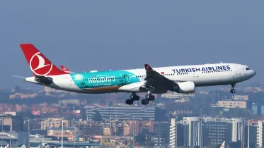 El A330-300 de Turkish Airlines, matricula TC-LNF, aterrizando en Madrid-Barajas. Foto: Julio Ma�z