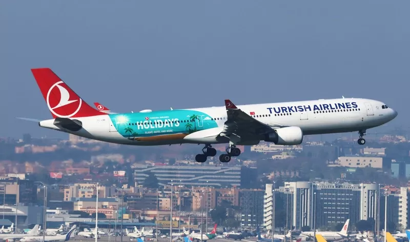 El A330-300 de Turkish Airlines, matricula TC-LNF, aterrizando en Madrid-Barajas. Foto: Julio Maíz El A330-300 de Turkish Airlines, matricula TC-LNF, aterrizando en Madrid-Barajas. Foto: Julio Maíz
