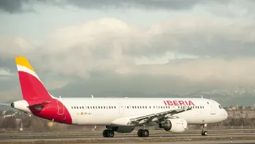 Avi�n de Iberia en pista.