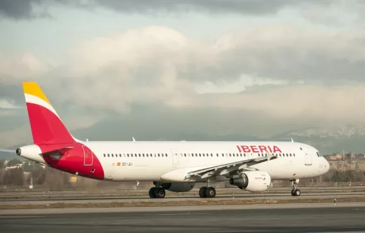 Avi�n de Iberia en pista.